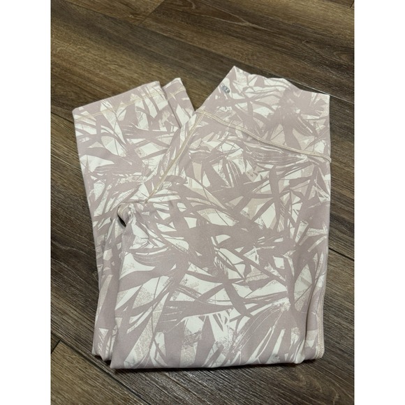 Lululemon Women's Wunder Under HR Crop Capris Size 6 Pink Floral Leggings Clean - Picture 1 of 7